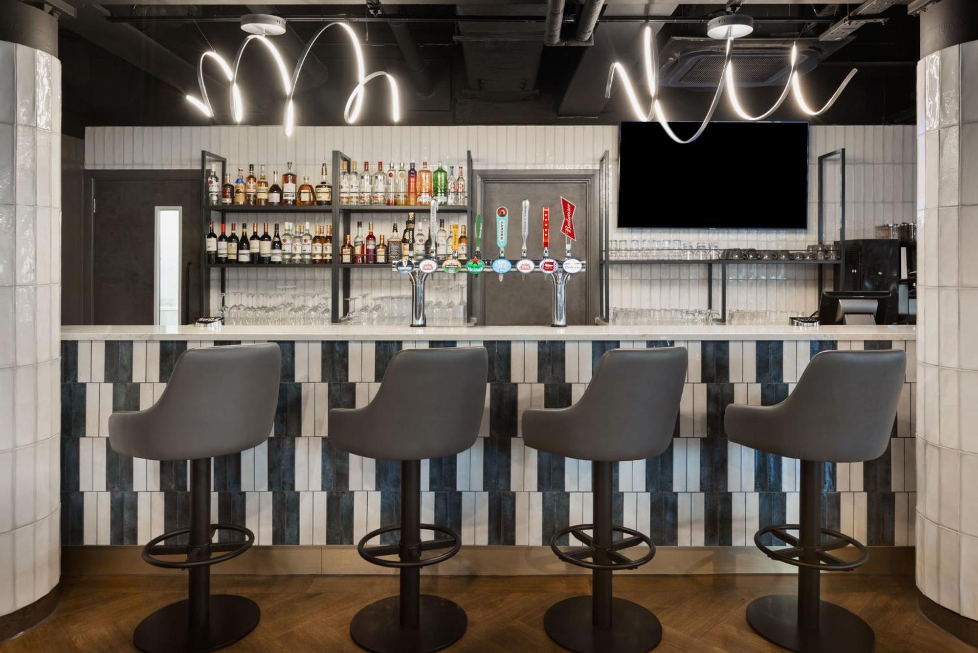 Spark By Hilton London ラムフォード エクステリア 写真