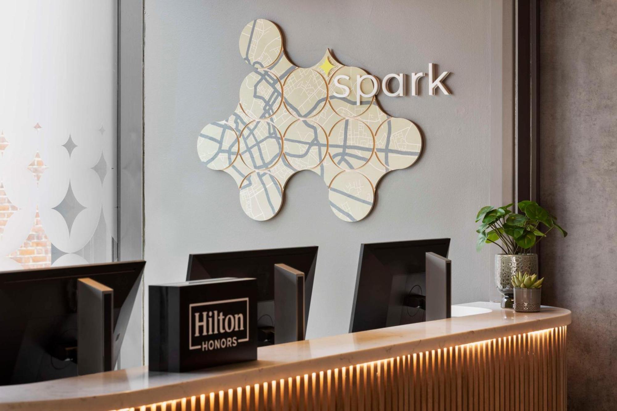 Spark By Hilton London ラムフォード エクステリア 写真